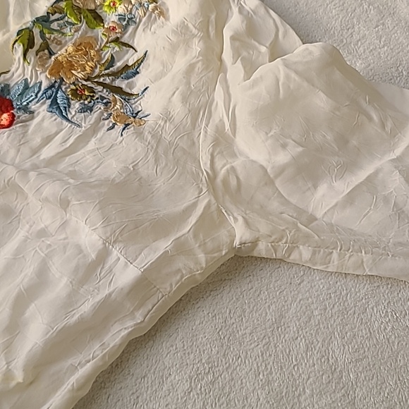 Johnny Was White Blouse Floral Embroidery XS Rayon Long Sleeve FLAW flowy Boho - Picture 6 of 10
